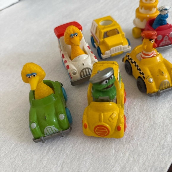 Hasbro & Playskool Muppets
Sesame Street 6 Diecast Vintage
Cars - Picture 3 of 6
